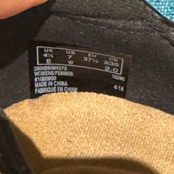 CLARKS soft cushion collection black flat shoe Size 7W - Picture 6 of 6